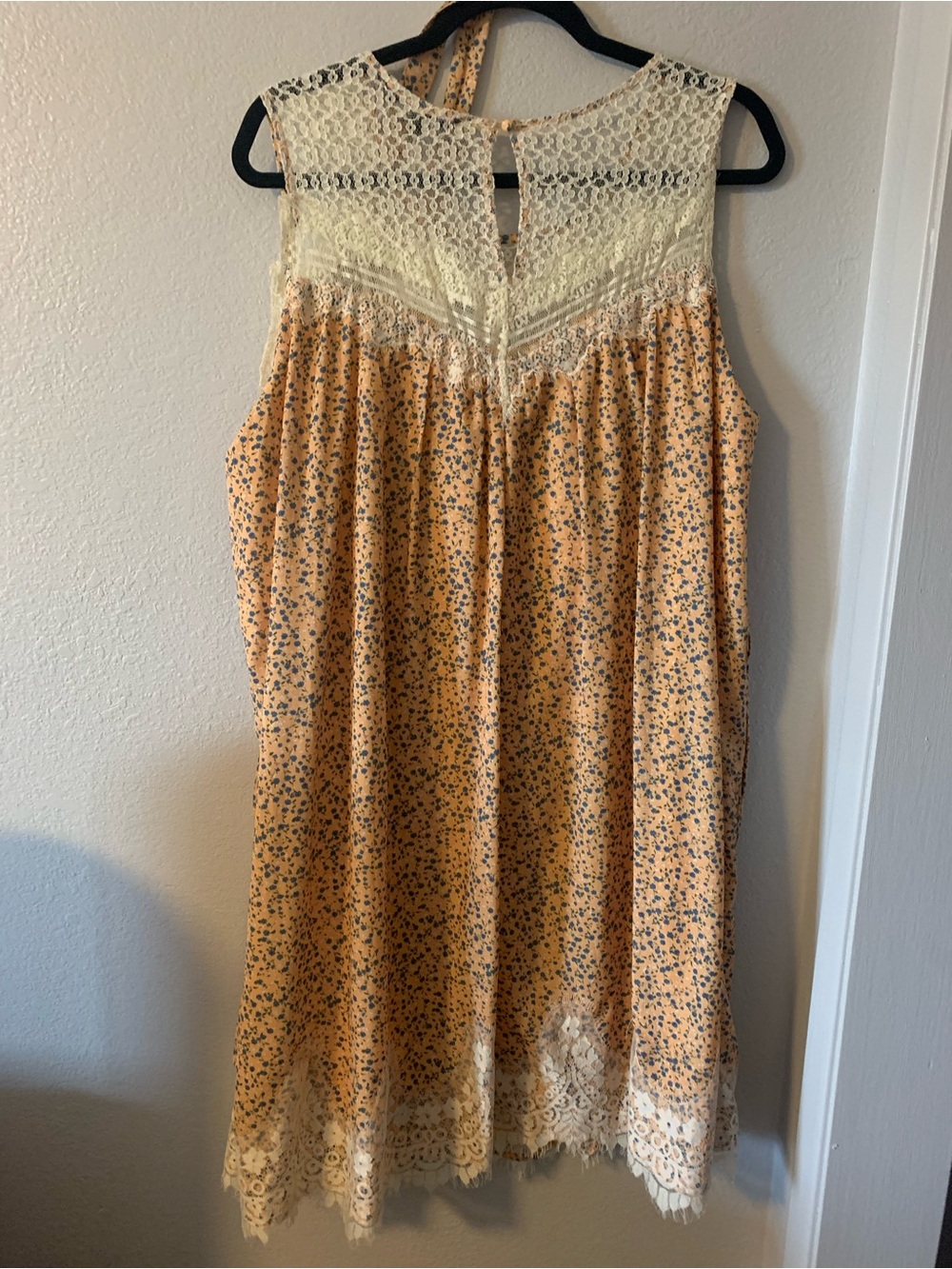 DAVI & DANI Cream Lace-Neckline Yellow Floral Midi Dress 1X - Picture 2 of 8